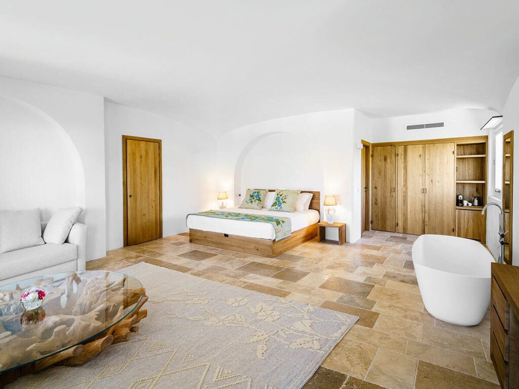 Elegant rooms and luxury suites at Sant'Efis Hotel Pula with garden views