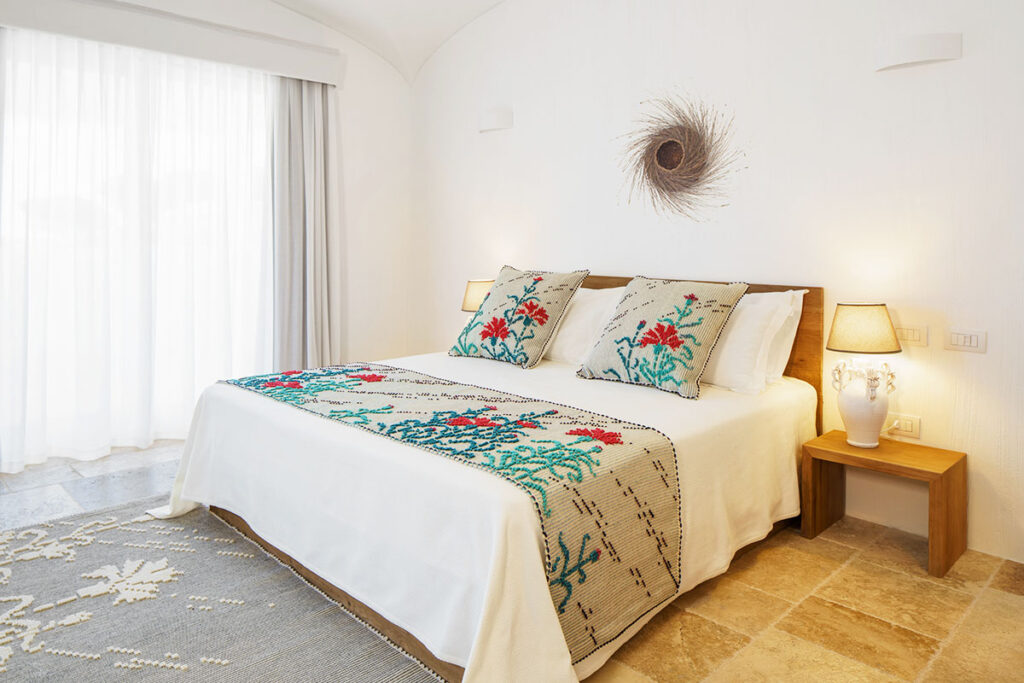 Suite Queen Ponente 40mq vista piscina con terrazza Sant'Efis Hotel