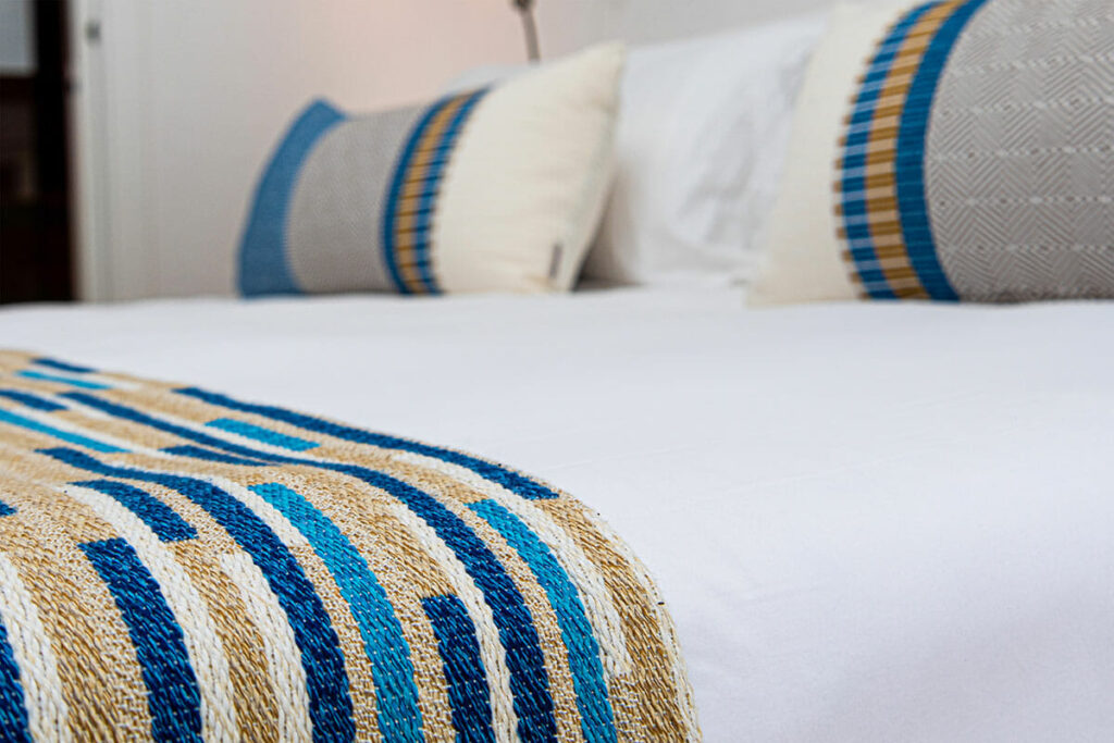 Hell und elegant eingerichtetes Prestige Zimmer im Sant'Efis Hotel Pula, Südsardinien